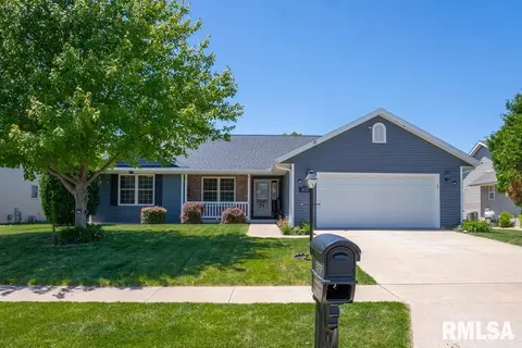 800 Anne St, Washington, IL 61571