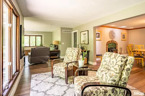 1503 Hickory Point Rd, Metamora, IL 61548 photo 5