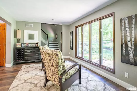 1503 Hickory Point Rd, Metamora, IL 61548 photo 4