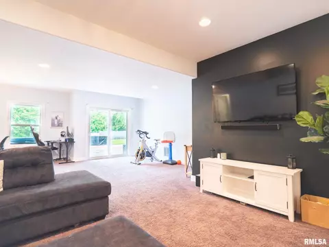 Living - 6 Kemp St, Delavan, IL 61734 photo 5 of 5