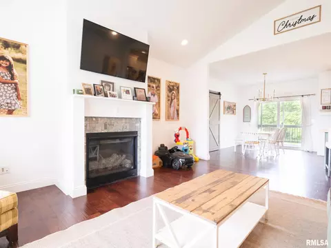 Living - 6 Kemp St, Delavan, IL 61734 photo 3 of 5
