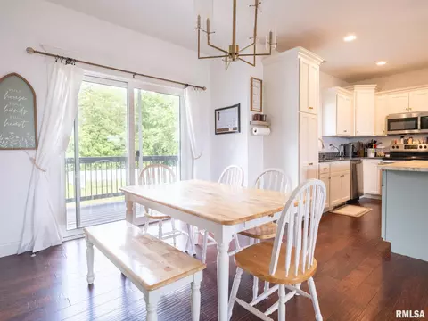 Dining - 6 Kemp St, Delavan, IL 61734 photo 1 of 4