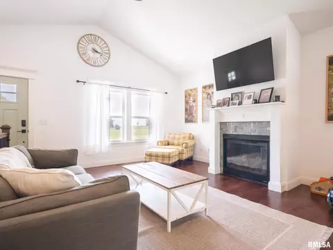 Living - 6 Kemp St, Delavan, IL 61734 photo 1 of 5