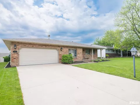 1918 Brentwood Dr, Washington, IL 61571