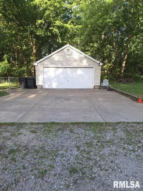 1615 Bloomington Rd, East Peoria, IL 61611