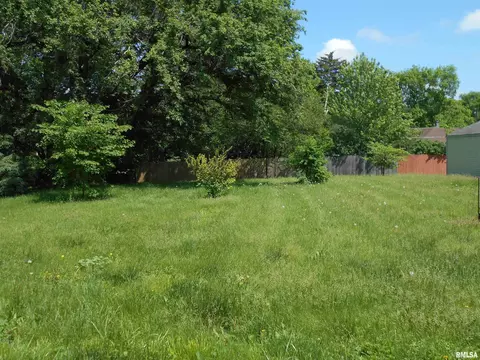 457 S Madison St, Macomb, IL 61455