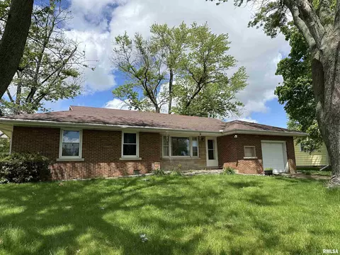 2703 W Westport Rd, Peoria, IL 61615