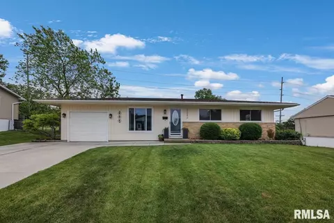 2242 W Warwick Dr, Peoria, IL 61614