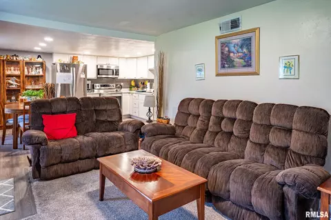 415 E Walnut St, Tremont, IL 61568 photo 5