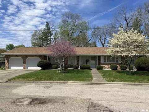 501 Woodlawn St, Lacon, IL 61540
