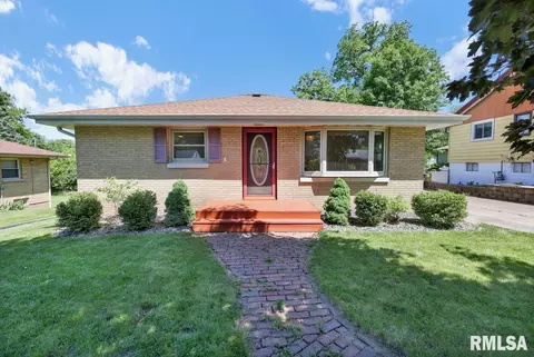 304 Timber Ln, East Peoria, IL 61611