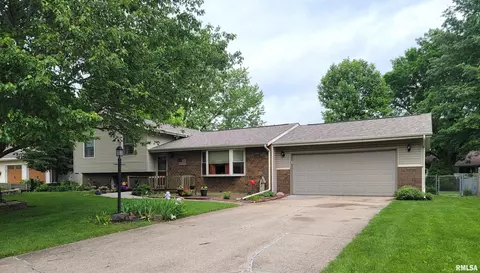 25 Gettysburg Dr, Canton, IL 61520