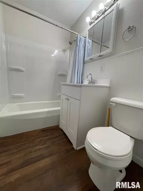 1335 E Pierce St, Macomb, IL 61455 photo 8