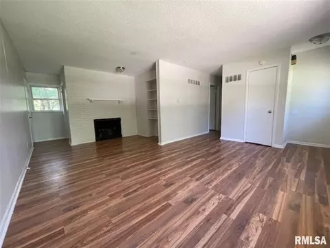 1335 E Pierce St, Macomb, IL 61455 photo 3