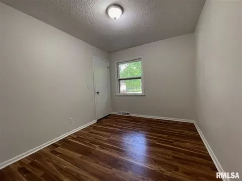 1335 E Pierce St, Macomb, IL 61455 photo 5
