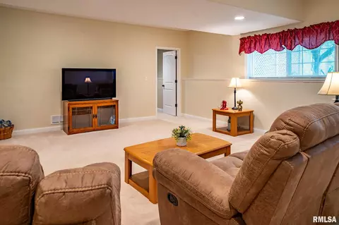 Living - 5003 S Cameron Ln, Mapleton, IL 61547 photo 5 of 5