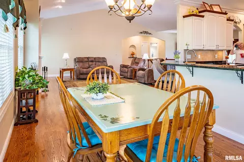 Dining - 5003 S Cameron Ln, Mapleton, IL 61547 photo 4 of 4