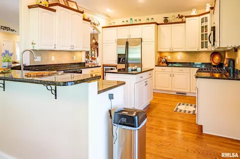 Kitchen - 5003 S Cameron Ln, Mapleton, IL 61547 photo 1 of 5