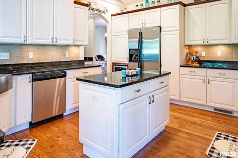 Kitchen - 5003 S Cameron Ln, Mapleton, IL 61547 photo 2 of 5