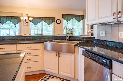 Kitchen - 5003 S Cameron Ln, Mapleton, IL 61547 photo 4 of 5