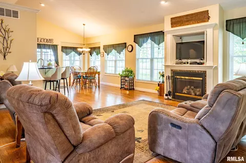 Living - 5003 S Cameron Ln, Mapleton, IL 61547 photo 1 of 5