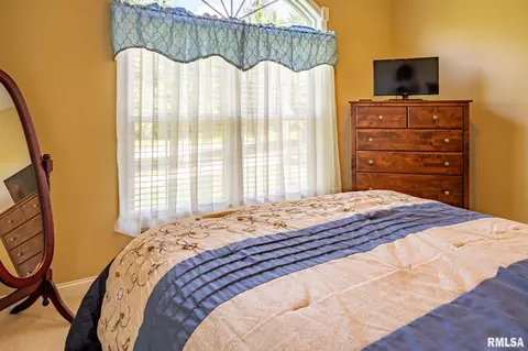 Bedroom - 5003 S Cameron Ln, Mapleton, IL 61547 photo 5 of 13