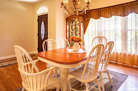 Dining - 5003 S Cameron Ln, Mapleton, IL 61547 photo 1 of 4