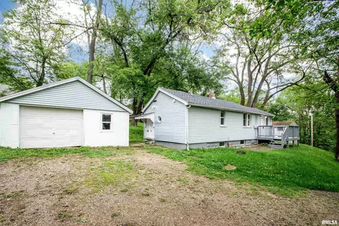 407 Lawndale Ave, Creve Coeur, IL 61610