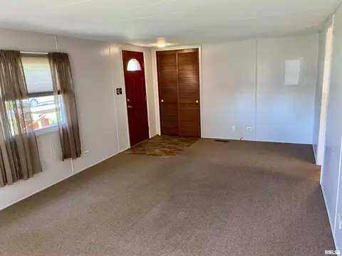 1225 E Vine St, Canton, IL 61520 photo 10