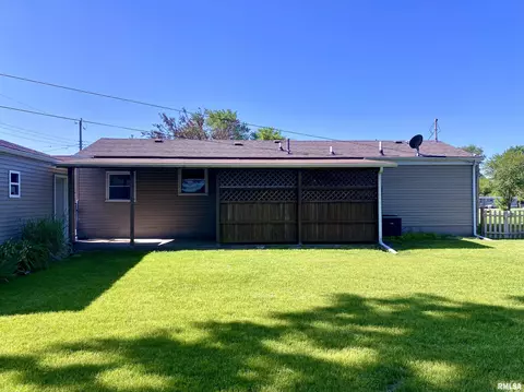 1225 E Vine St, Canton, IL 61520 photo 6