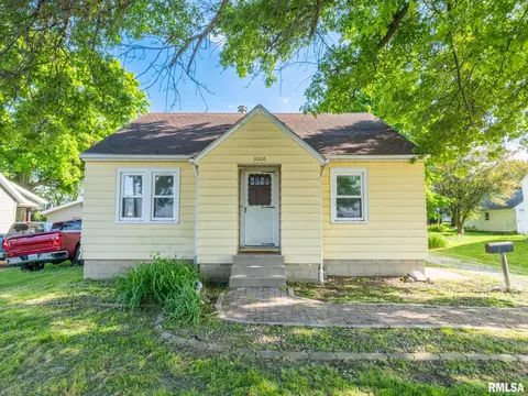1006 Jefferson St, Washington, IL 61571