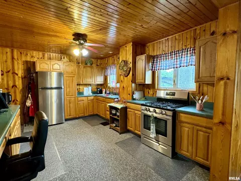 Kitchen - 14602 E Hedge Row Ln, Cuba, IL 61427 photo 3 of 8
