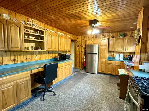 Kitchen - 14602 E Hedge Row Ln, Cuba, IL 61427 photo 2 of 8