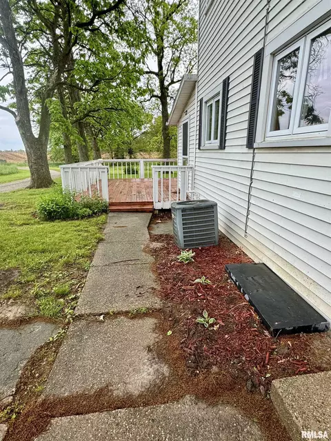 Exterior - 14602 E Hedge Row Ln, Cuba, IL 61427 photo 2 of 19