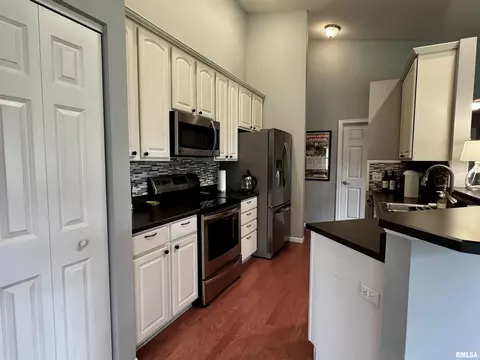718 E University Dr, Macomb, IL 61455 photo 8