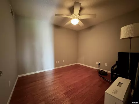 718 E University Dr, Macomb, IL 61455 photo 17