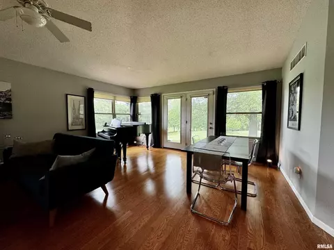 718 E University Dr, Macomb, IL 61455 photo 7