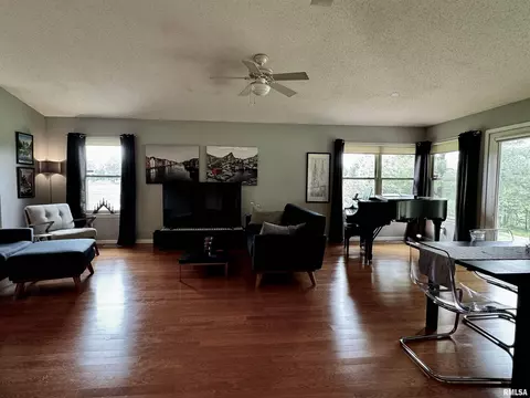 718 E University Dr, Macomb, IL 61455 photo 5