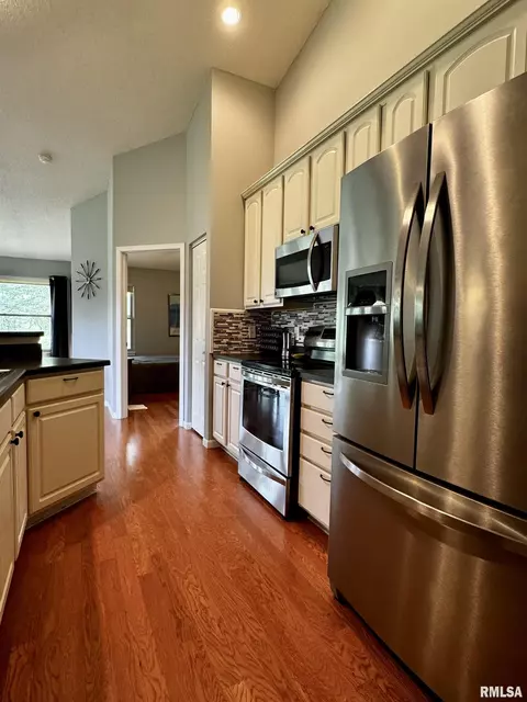 718 E University Dr, Macomb, IL 61455 photo 12