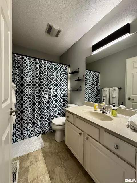 718 E University Dr, Macomb, IL 61455 photo 16