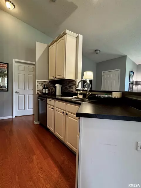 718 E University Dr, Macomb, IL 61455 photo 11