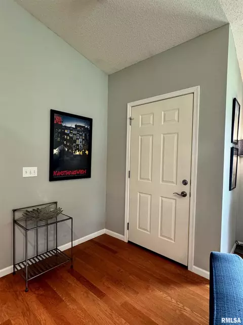 718 E University Dr, Macomb, IL 61455 photo 2