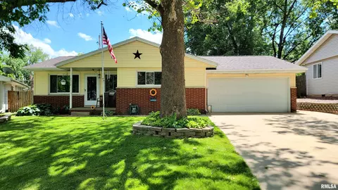 2512 W Marian Ct, Peoria, IL 61614
