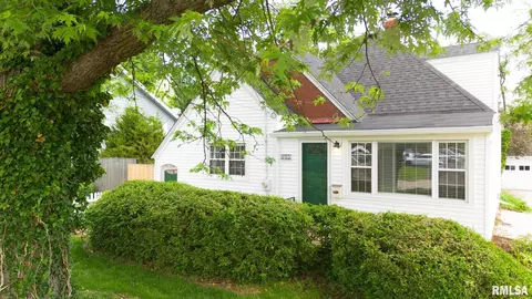 3912 N Prospect Rd, Peoria, IL 61614