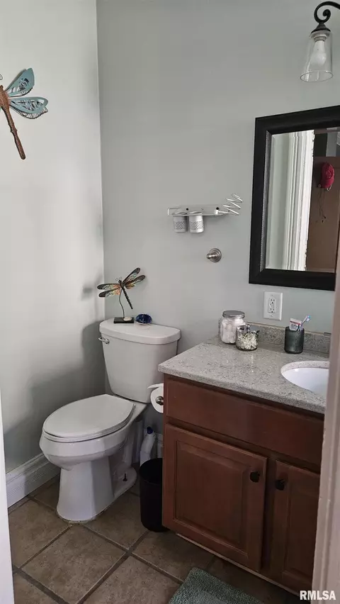 Bath - 251 E Chestnut St, Canton, IL 61520 photo 4 of 7