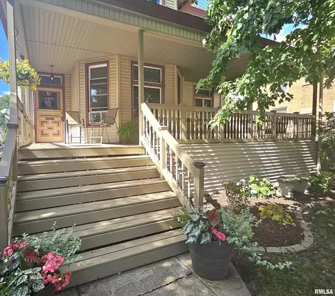 Exterior - 251 E Chestnut St, Canton, IL 61520 photo 4 of 22