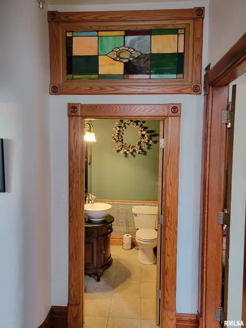 Bath - 251 E Chestnut St, Canton, IL 61520 photo 2 of 7
