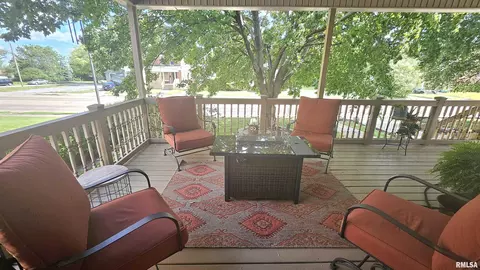 Exterior - 251 E Chestnut St, Canton, IL 61520 photo 6 of 22