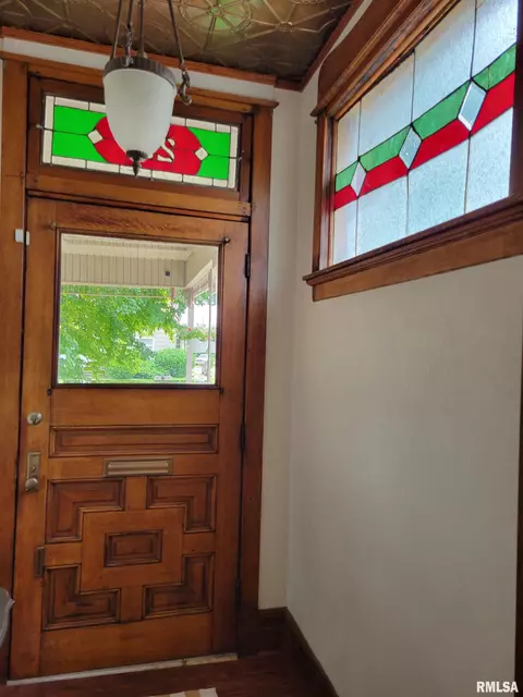 Entry Way - 251 E Chestnut St, Canton, IL 61520 photo 1 of 14