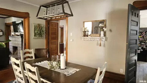 Dining - 251 E Chestnut St, Canton, IL 61520 photo 2 of 4